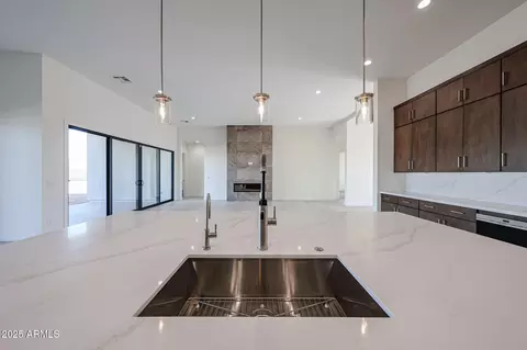 Kitchen - 1904 E Creek Canyon Rd, Phoenix, AZ 85086 photo 8 of 17