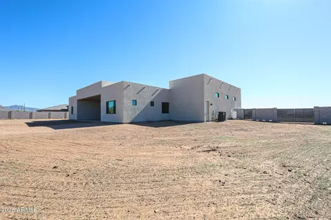 Exterior - 1904 E Creek Canyon Rd, Phoenix, AZ 85086 photo 2 of 7