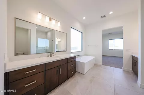 Bath - 1904 E Creek Canyon Rd, Phoenix, AZ 85086 photo 5 of 11