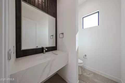 Bath - 1904 E Creek Canyon Rd, Phoenix, AZ 85086 photo 6 of 11