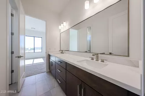Bath - 1904 E Creek Canyon Rd, Phoenix, AZ 85086 photo 10 of 11