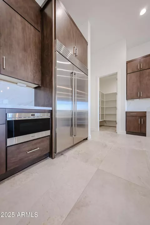 Kitchen - 1904 E Creek Canyon Rd, Phoenix, AZ 85086 photo 12 of 17