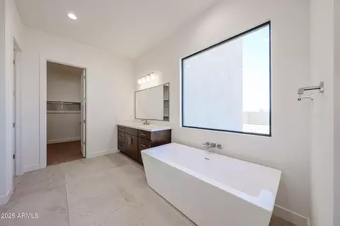 Bath - 1904 E Creek Canyon Rd, Phoenix, AZ 85086 photo 3 of 11