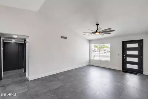 3011 E John Cabot Dr, Phoenix, AZ 85032 photo 7