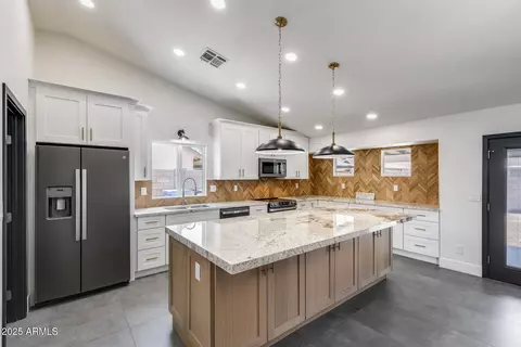 3011 E John Cabot Dr, Phoenix, AZ 85032 photo 13