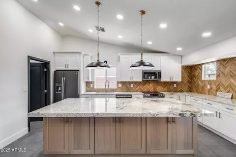 3011 E John Cabot Dr, Phoenix, AZ 85032 photo 12