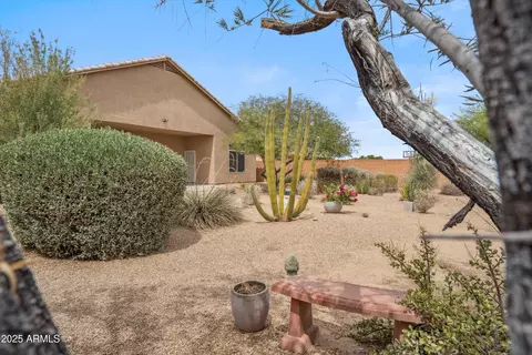 Exterior - 1029 E Ian Dr, Phoenix, AZ 85042 photo 8 of 10