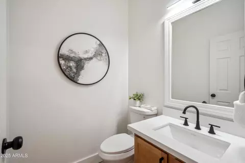 Bath - 1029 E Ian Dr, Phoenix, AZ 85042 photo 4 of 4