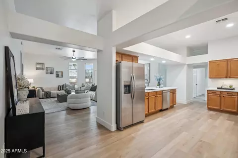 Entry Way - 1029 E Ian Dr, Phoenix, AZ 85042 photo 2 of 3