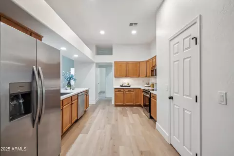 Entry Way - 1029 E Ian Dr, Phoenix, AZ 85042 photo 3 of 3