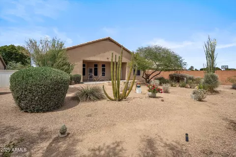 Exterior - 1029 E Ian Dr, Phoenix, AZ 85042 photo 6 of 10