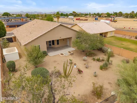 Exterior - 1029 E Ian Dr, Phoenix, AZ 85042 photo 10 of 10
