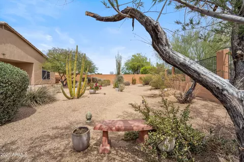 Exterior - 1029 E Ian Dr, Phoenix, AZ 85042 photo 7 of 10