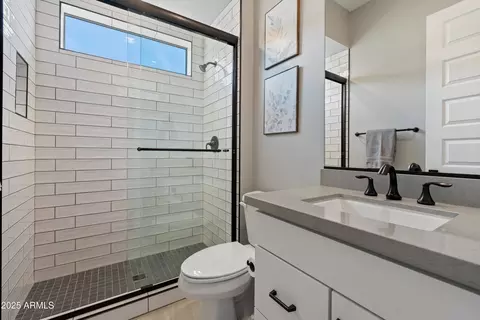 Bath - 2107 E Fallen Leaf Ln, Phoenix, AZ 85024 photo 3 of 6