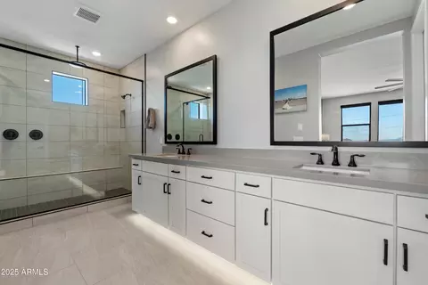 Bath - 2107 E Fallen Leaf Ln, Phoenix, AZ 85024 photo 1 of 6