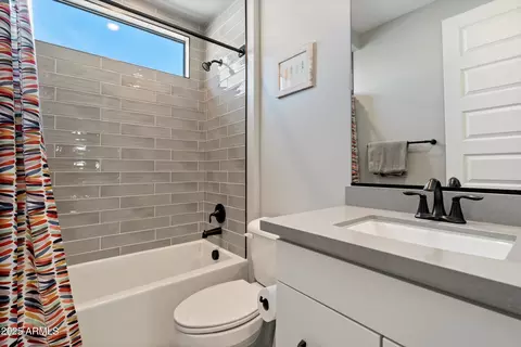 Bath - 2107 E Fallen Leaf Ln, Phoenix, AZ 85024 photo 5 of 6