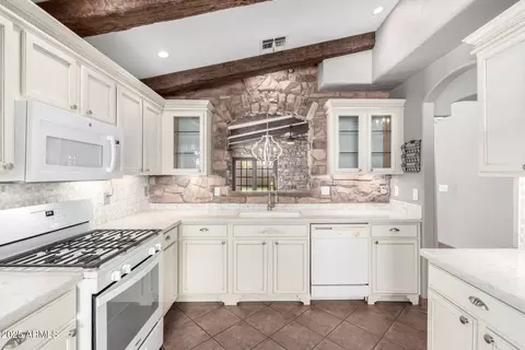 Kitchen - 3913 E Derringer Way, Gilbert, AZ 85297 photo 2 of 4