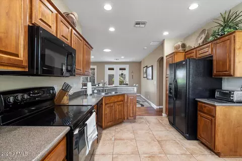 Kitchen - 11025 E Nichols Ave, Mesa, AZ 85209 photo 4 of 4