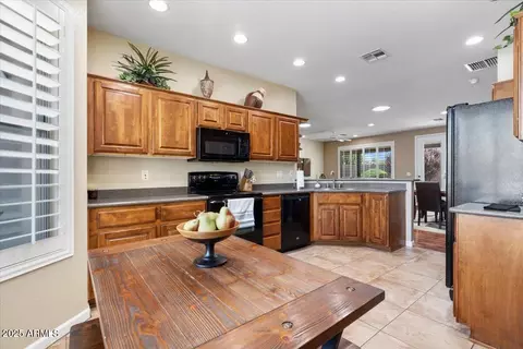 Kitchen - 11025 E Nichols Ave, Mesa, AZ 85209 photo 3 of 4