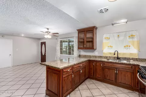 6837 W Camelback Rd, Phoenix, AZ 85033 photo 6