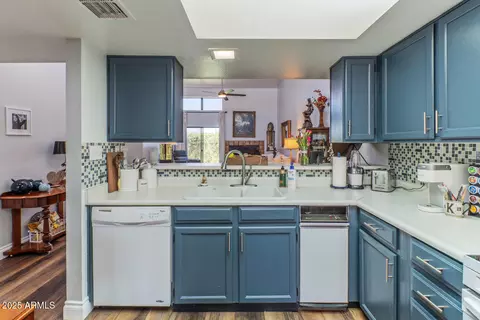 Kitchen - 2326 Evans Dr, Phoenix, AZ 85022 photo 3 of 4