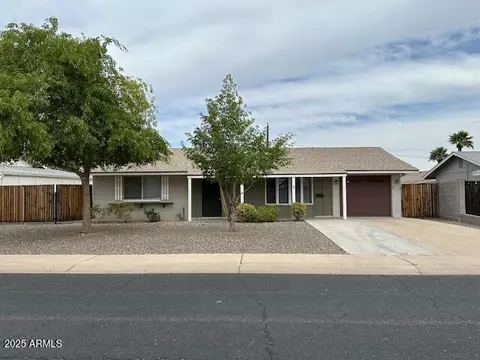 10131 W Palmer Dr, Sun City, AZ 85351