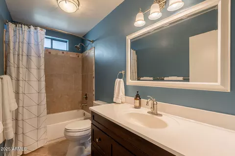 Bath - 3133 E Claire Dr, Phoenix, AZ 85032 photo 3 of 6