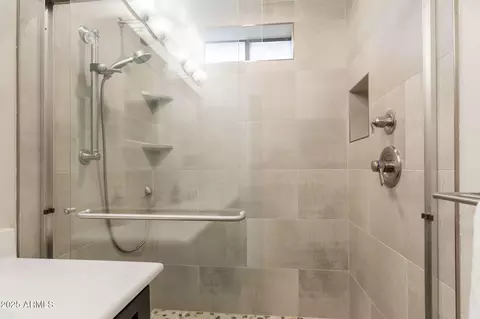 Bath - 3133 E Claire Dr, Phoenix, AZ 85032 photo 2 of 6