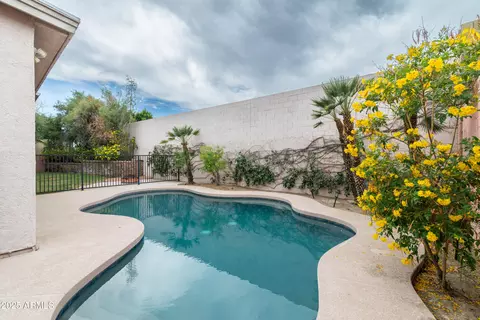 2709 E Vista Dr, Phoenix, AZ 85032 photo 2