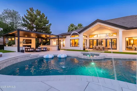 5 E Oakwood Hills Dr, Chandler, AZ 85248