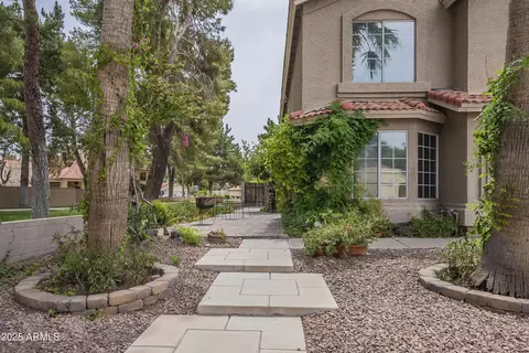 Exterior - 533 N Cobblestone St, Gilbert, AZ 85234 photo 5 of 14