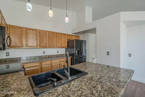 Kitchen - 533 N Cobblestone St, Gilbert, AZ 85234 photo 3 of 6