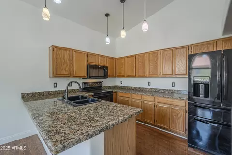 Kitchen - 533 N Cobblestone St, Gilbert, AZ 85234 photo 2 of 6