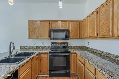 Kitchen - 533 N Cobblestone St, Gilbert, AZ 85234 photo 4 of 6