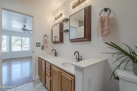 Bath - 533 N Cobblestone St, Gilbert, AZ 85234 photo 6 of 7