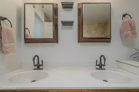 Bath - 533 N Cobblestone St, Gilbert, AZ 85234 photo 7 of 7