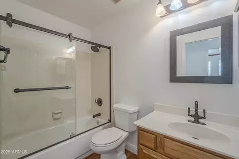 Bath - 533 N Cobblestone St, Gilbert, AZ 85234 photo 2 of 7