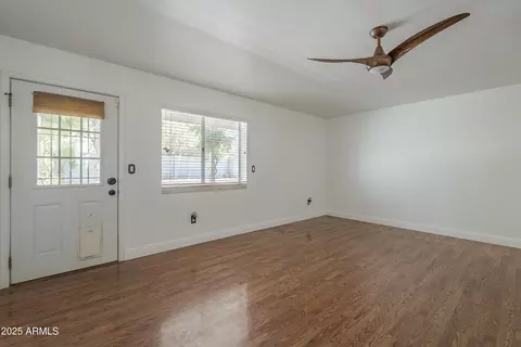 Living - 533 N Cobblestone St, Gilbert, AZ 85234 photo 1 of 12