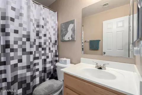 Bath - 1634 E Harwell Rd, Phoenix, AZ 85042 photo 2 of 3