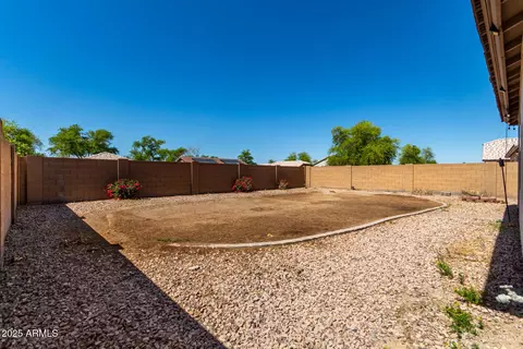 Exterior - 1634 E Harwell Rd, Phoenix, AZ 85042 photo 4 of 8