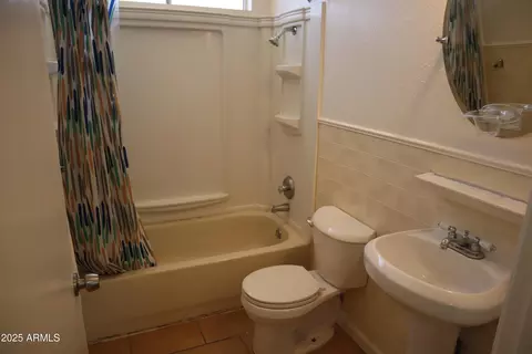 Bath - 4431 Plaza Vis #C, Sierra Vista, AZ 85635 photo 1 of 2