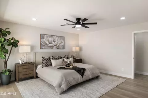 Bedroom - 2802 E Mercer Ln, Phoenix, AZ 85028 photo 2 of 2