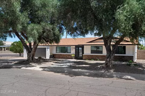Exterior - 2802 E Mercer Ln, Phoenix, AZ 85028 photo 1 of 5