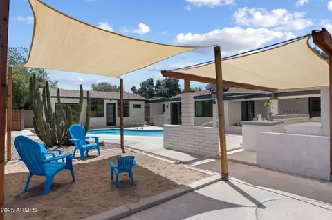 Exterior - 2802 E Mercer Ln, Phoenix, AZ 85028 photo 4 of 5