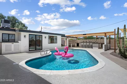 Exterior - 2802 E Mercer Ln, Phoenix, AZ 85028 photo 3 of 5