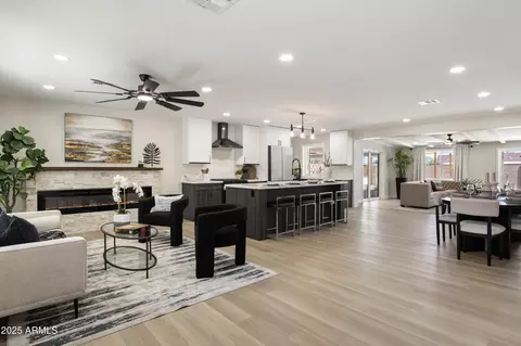 2802 E Mercer Ln, Phoenix, AZ 85028