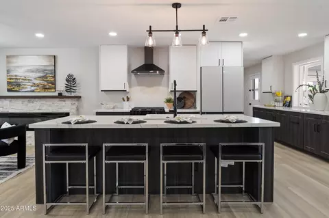 Kitchen - 2802 E Mercer Ln, Phoenix, AZ 85028 photo 2 of 4