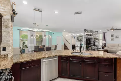 1912 S Colt Dr, Gilbert, AZ 85295 photo 4