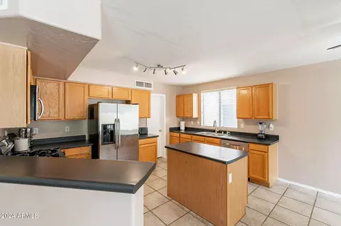 Kitchen - 822 E Ross Ave, Phoenix, AZ 85024 photo 1 of 8