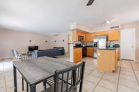 Kitchen - 822 E Ross Ave, Phoenix, AZ 85024 photo 8 of 8